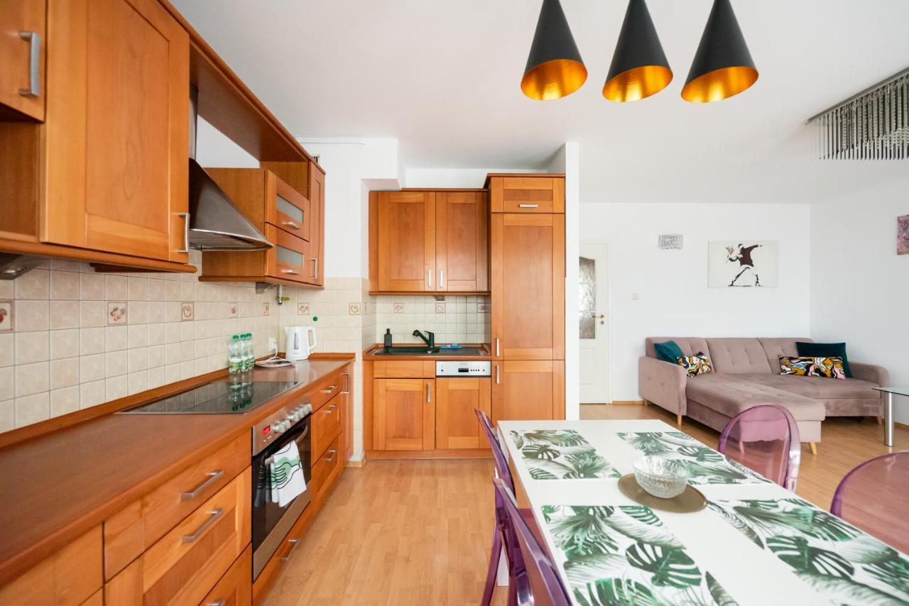 Ken 54 2-Bedroom Apartment Варшава Екстериор снимка